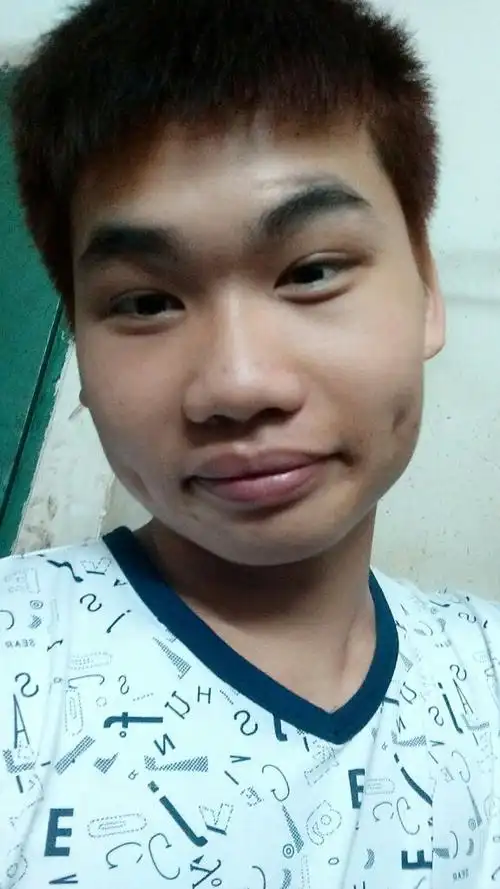 每个男的都说我笑的很难看,我都不怎么敢笑了,可是女的都没有这样说