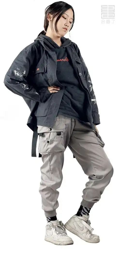 本周进行专业小测试,素描考题为静物照片结构学生,速写试题为站姿女