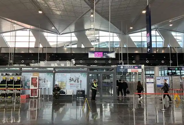 拍摄:唐俊天通苑北枢纽启用后,原地铁天通苑北站公交场站到发的22条