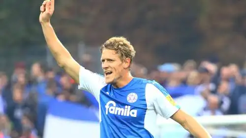 官方:基尔与本土后卫续约 — 基尔|范登伯格|懂球帝