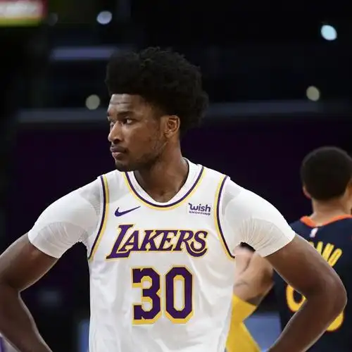 名记湖人计划与中锋达米安琼斯签下第二份10天合同