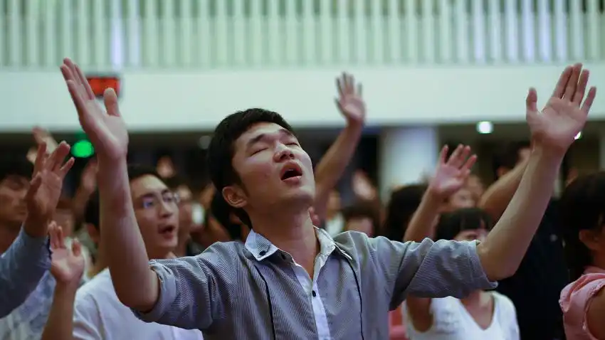 在《因为爱》,《我们呼求》,《如鹰展翅上腾》和《世界美丽非常》的