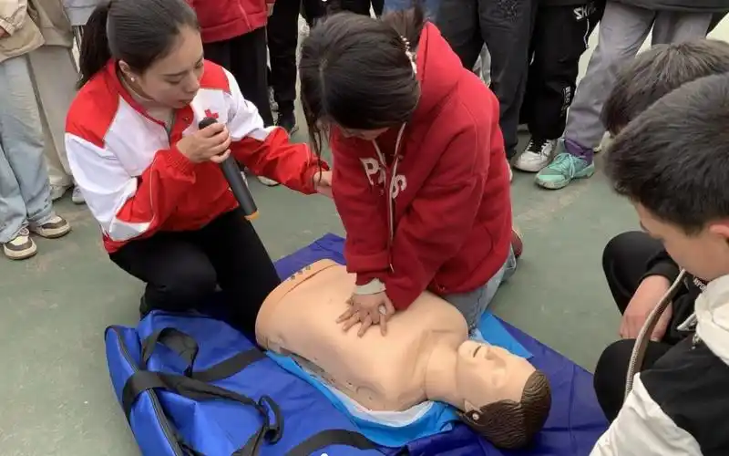 谨防溺水安全同行未成年人防溺水安全教育暨急救知识培训活动举行