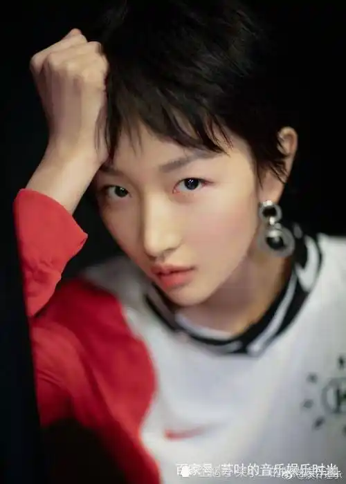 很多可能比周冬雨的条件好,但是如果要比灵气和特色,我们小黄鸭还是更