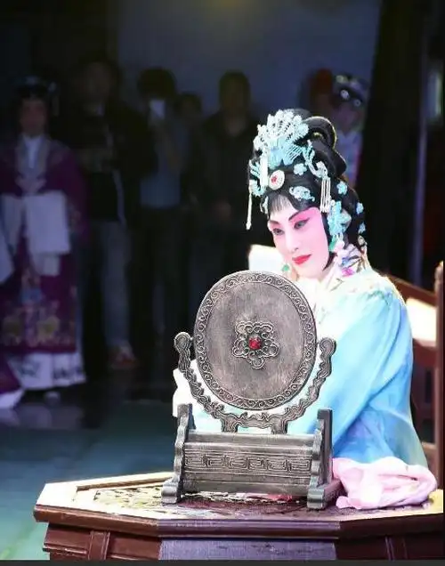 中国京剧院排挤张火丁真假(京剧名家张火丁近况)