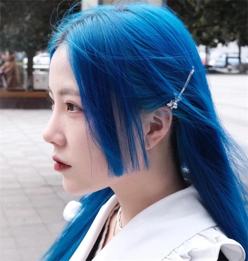 显白克莱因蓝发色 蓝色系染发天花板_染发发型 - 美发站