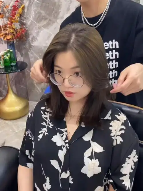 戴眼镜适合什么发型 推荐减龄显小的锁骨发