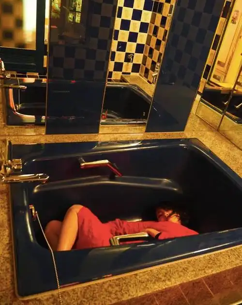 ins最美尸体日本小护士拍下300多张自己的死亡写真