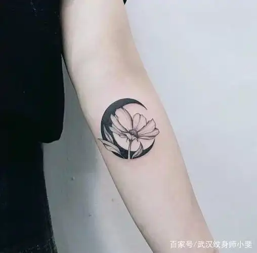 月亮形状纹身推荐