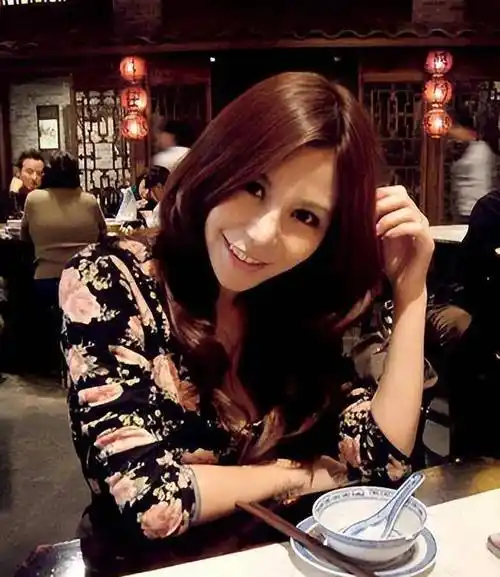 她在"非诚勿扰"上站五年,爆灯无数却不牵手,最终被孟非赶下台_马诺