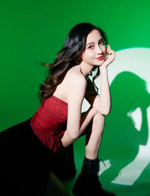 angelababy酒红抹胸礼裙##智族gq十年