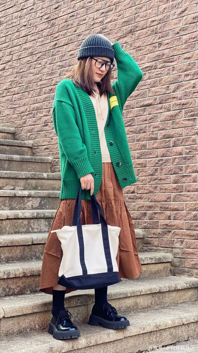 服装搭配丨阔版针织开衫这样搭配,好看又显个性!