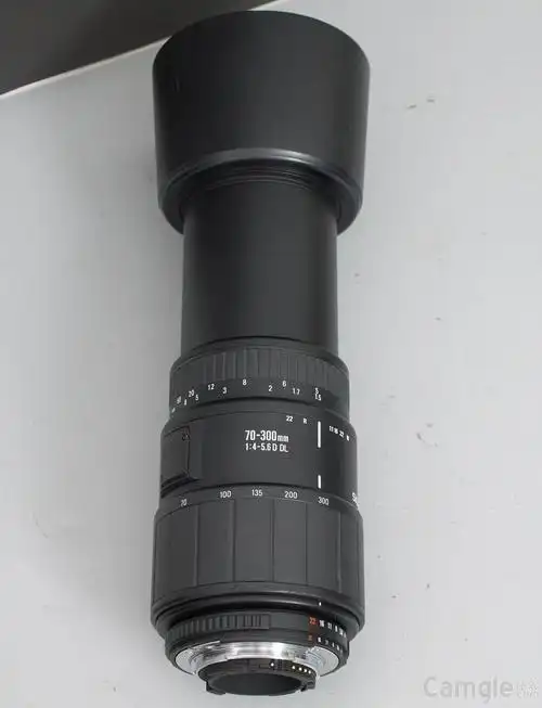 9成新 适马 70-300mm 1:4-5.6 尼康口全画幅长焦自动镜头 300元
