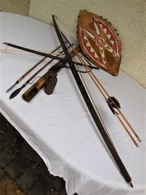 1900年左右,非洲黑人制作的武器装备实物!其箭头为手工锻造而成