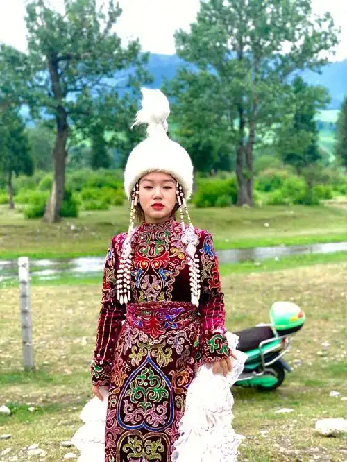 哈萨克族服装也太美了叭