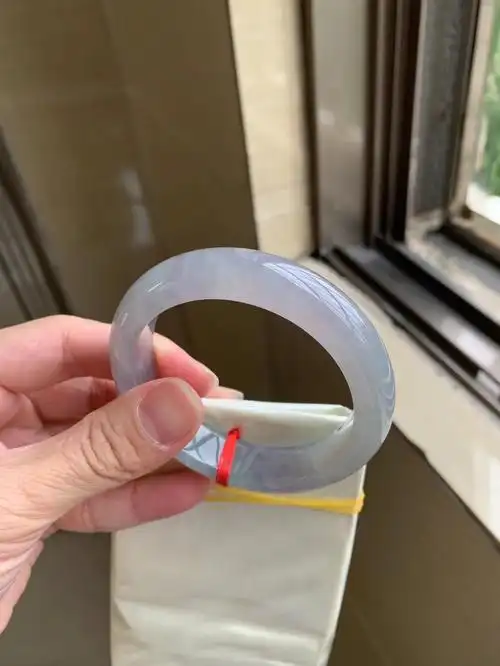 紫不是那种浓紫但是就是很耐看的那种色,一万多了解更多置顶#翡翠手镯