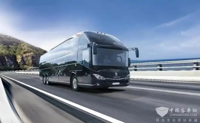 旅游客运自律大会在武汉召开亚星客车献技亮艺4款产品