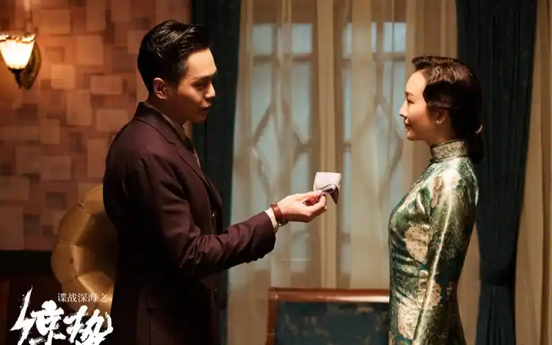 王鸥张若昀《谍战深海之惊蛰》剧照图片壁纸