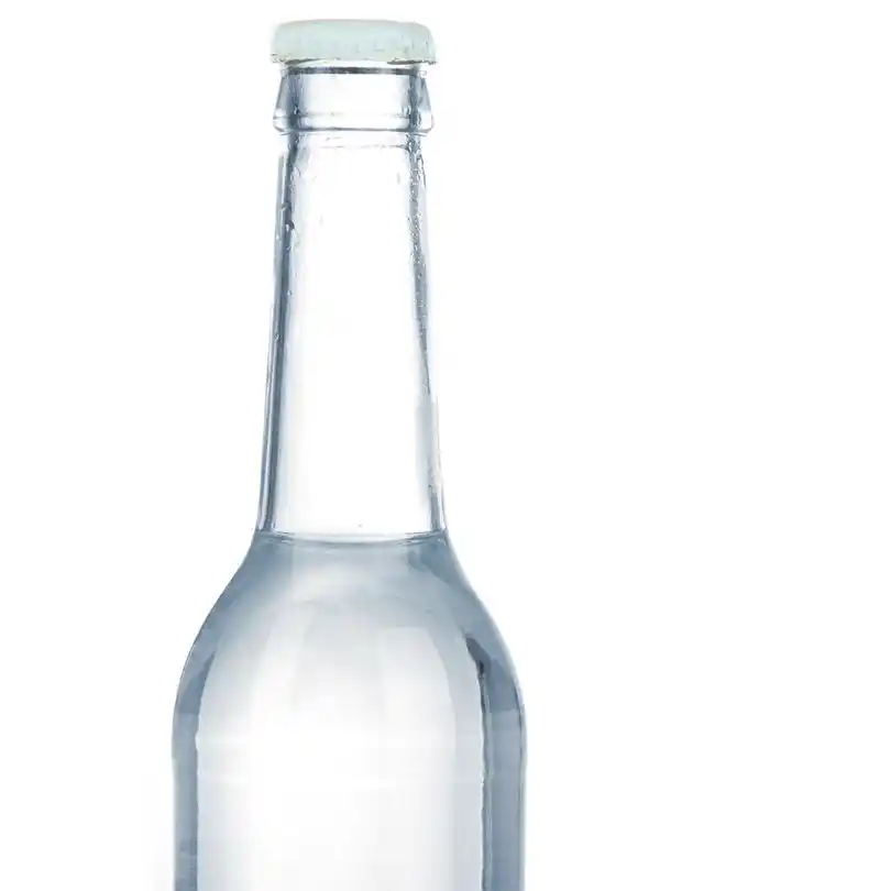 在白色上隔离的水瓶