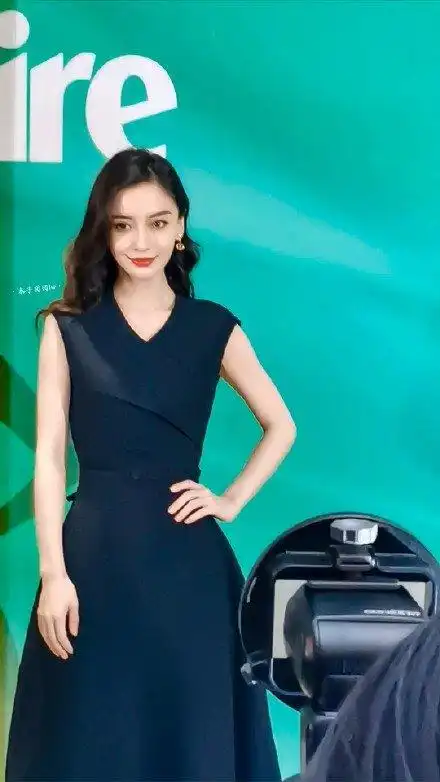 angelababy黑色连衣裙出席活动长发披肩气质温柔