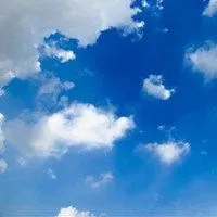 蓝色天空女生头像高清大图点击鼠标右键下载