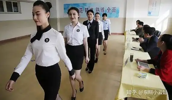 朋友圈晒步数不如会走路据说空乘面试正确走姿可加3分