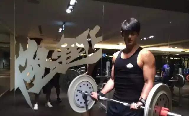 42岁郭品超近照刷屏,健硕身材秒杀小鲜肉_网易订阅