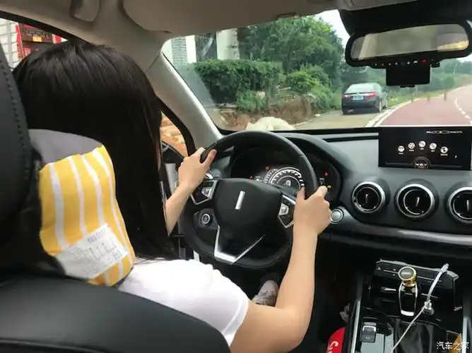 用车有理方向盘的如何调才好开安全