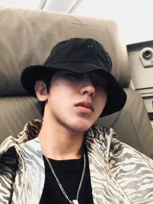 蔡徐坤ins##蔡徐坤自拍