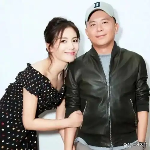 44岁刘涛亮相全家福,少女气质不减当年,老公却展现老态