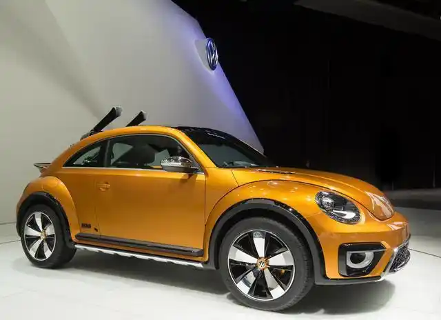 大众"甲壳虫"版越野亮相!全系2.0t引擎,"r"标识彰显身份