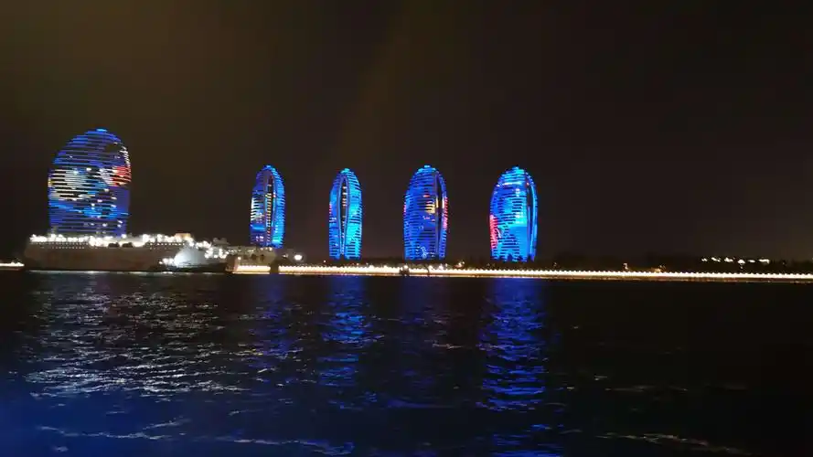 夜游三亚湾