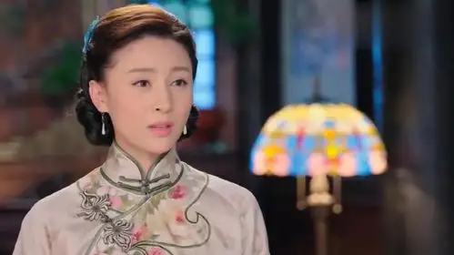 忍冬艳蔷薇第三集:静怡承认自己爱上了谷大夫,房成一听很是失落