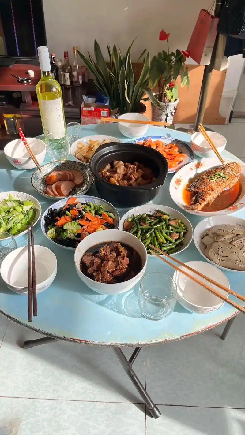 和家人喝酒也很开心99昨天喝了快1l黄啤, - 抖音