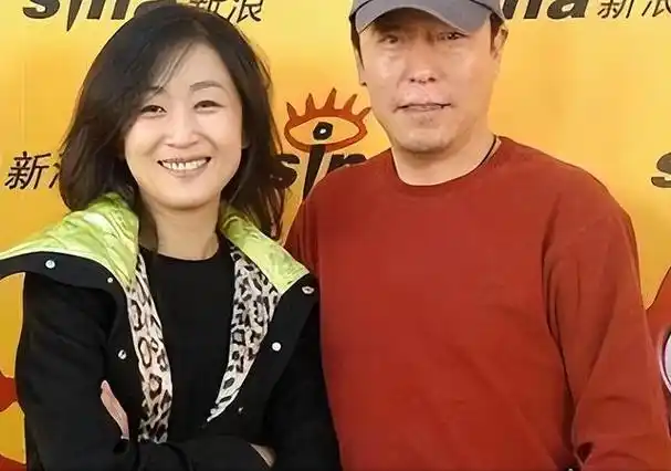 倪炜结婚后鲜有公开露面,他一直在默默地支持倪大红的事业和家庭.