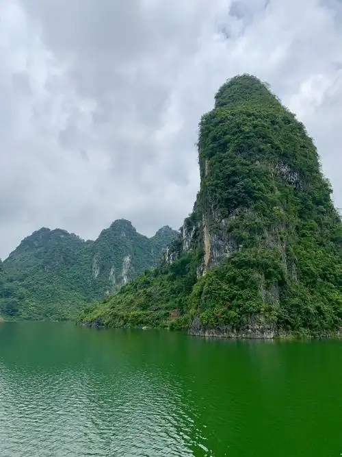 广西上林县之大龙湖,金莲湖和下水源