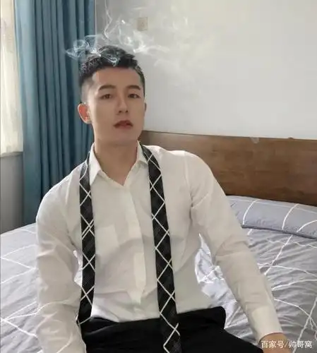 清爽帅气的衬衫小哥哥,正装有型显酷帅,这颜值太让人心动了吧!