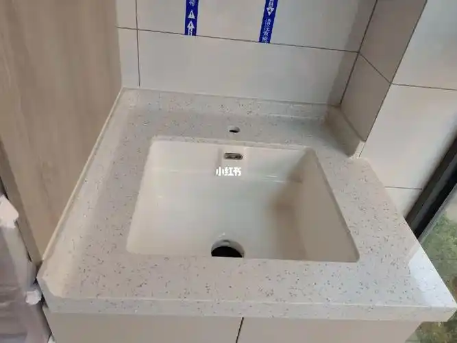 来看一组定制的圆弧台面台下盆系列,完美不#石英石圆弧后挡水  #后