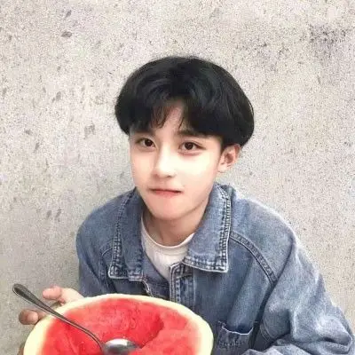 17岁男生帅哥同一个人多张头像同一个人的一套照片头像