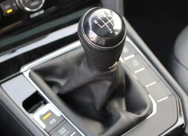 女司机为防他人来借车,委屈买手动挡,这样真的明智吗?