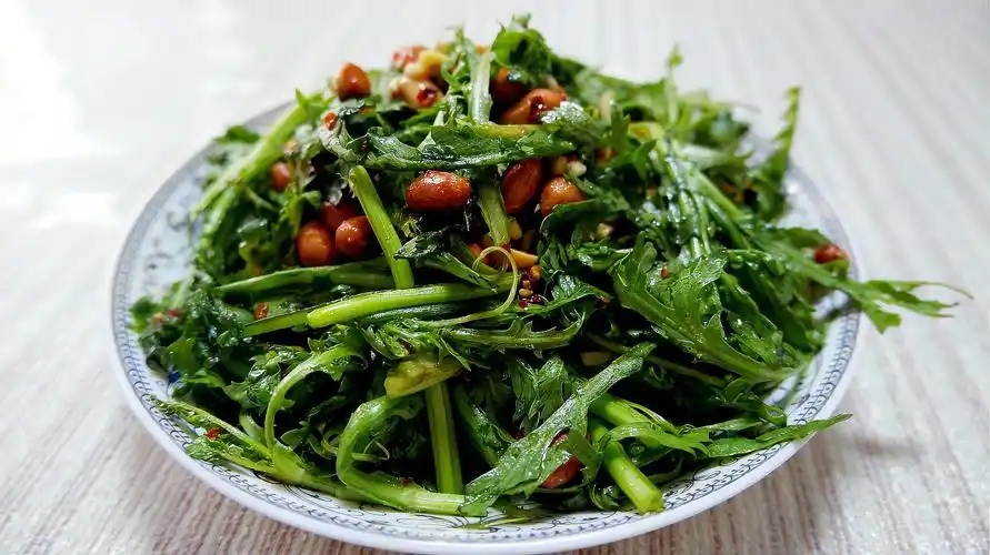 试试这样做,简单的生拌茼蒿,脆嫩好吃味道香!