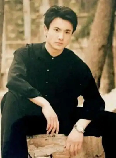 徐峥自称曾是校草,观众以为在开玩笑,看见照片后,都以为是鹿晗