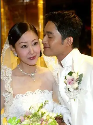 17岁入行,是小虎队师姐,疑被蒋勤勤破坏家庭,43岁烧炭身亡