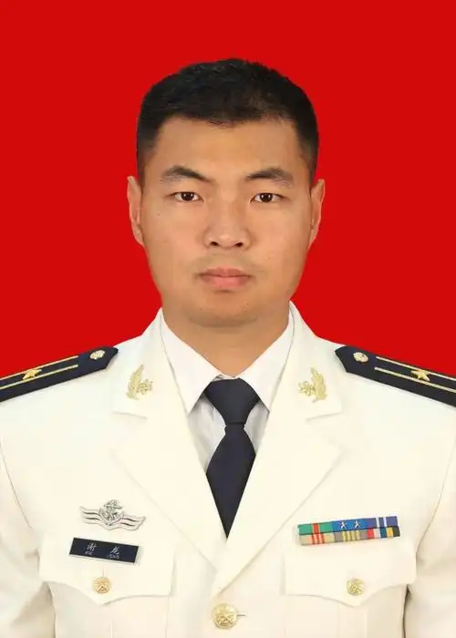 孙虚谷92602部队服役,海军上尉军衔.