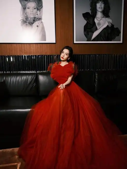 angelababy红心礼服裙