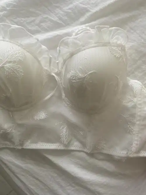 这件白色胸衣原地封神