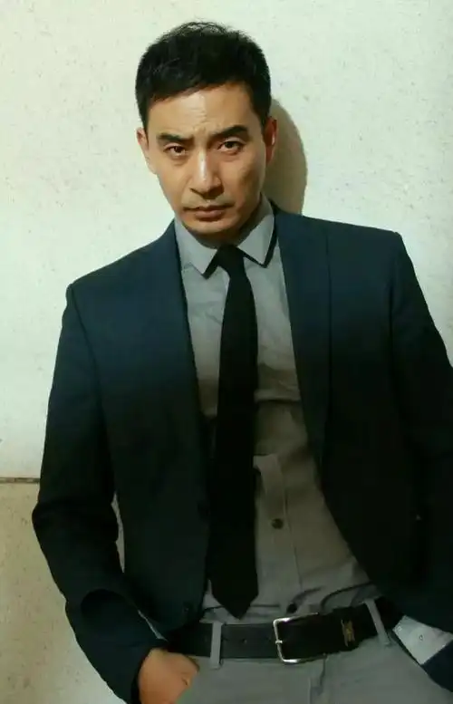 演员孙岩演绎我党精英特工电视剧过界央8热播