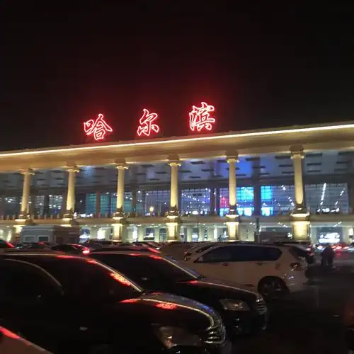 一出哈尔滨太平国际机场的大门,大家就体会到了什么是风吹在脸上犹如