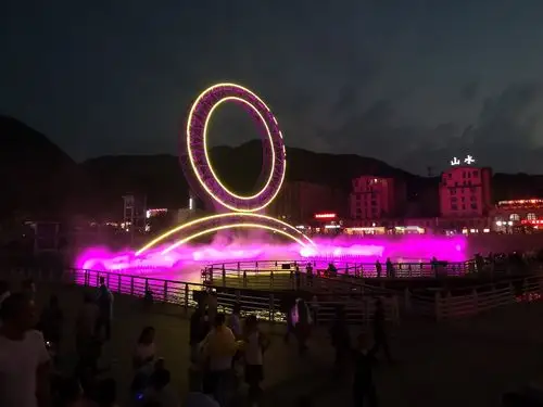 纳凉好去处---太白山之眼音乐喷泉