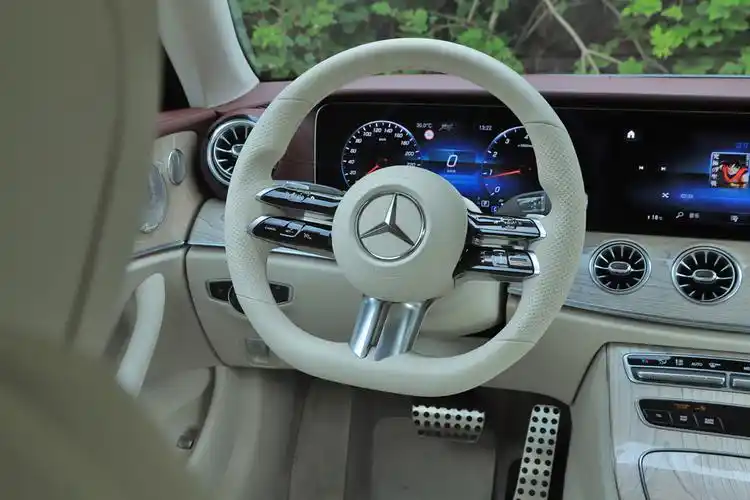 在细分市场扮演什么角色?试驾奔驰e300轿跑车